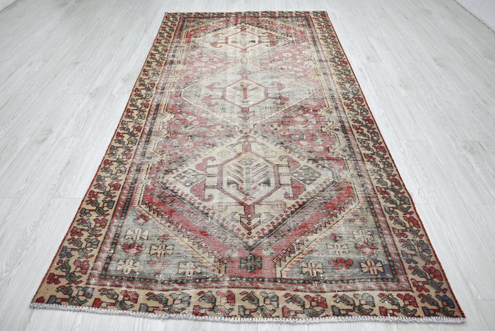 brown Large rug 4' 9" x 9' 8"