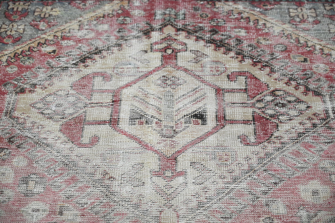 brown Large rug 4' 9" x 9' 8"
