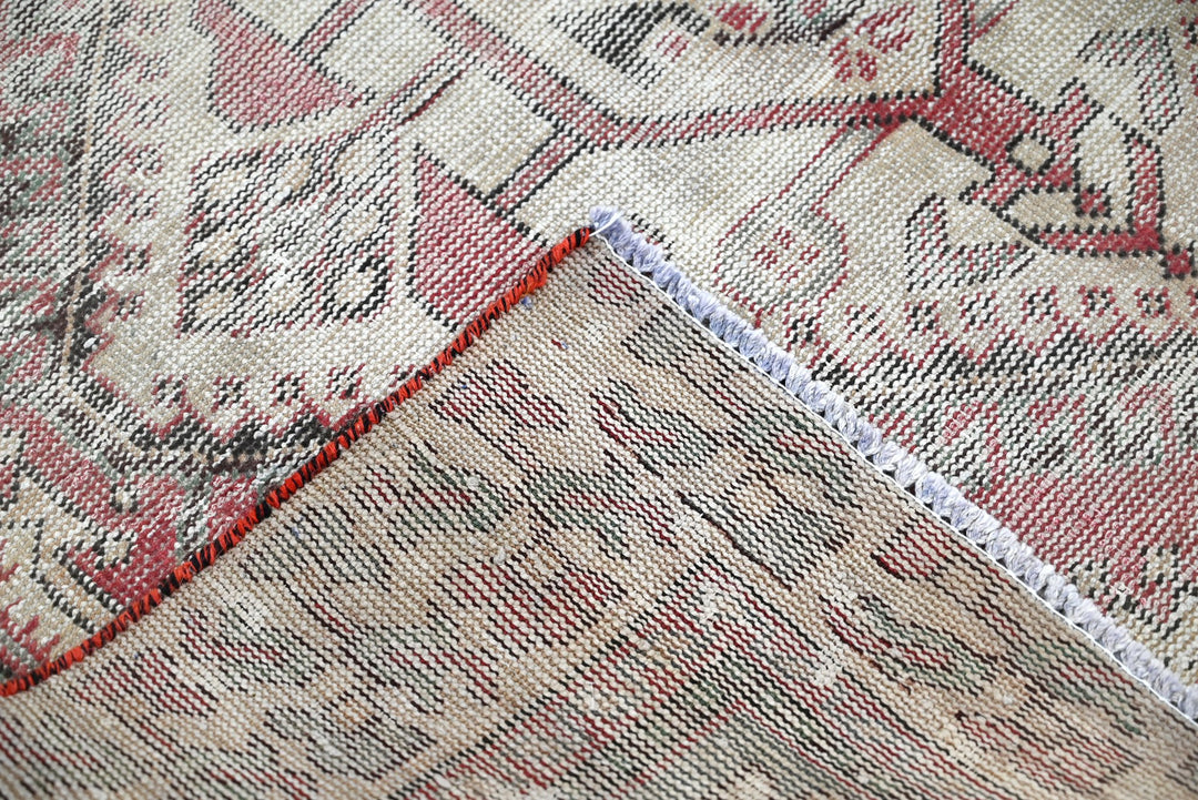 brown Large rug 4' 9" x 9' 8"