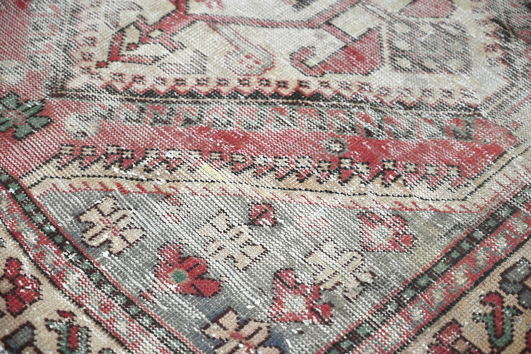 brown Large rug 4' 9" x 9' 8"
