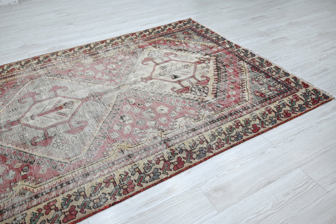 brown Large rug 4' 9" x 9' 8"