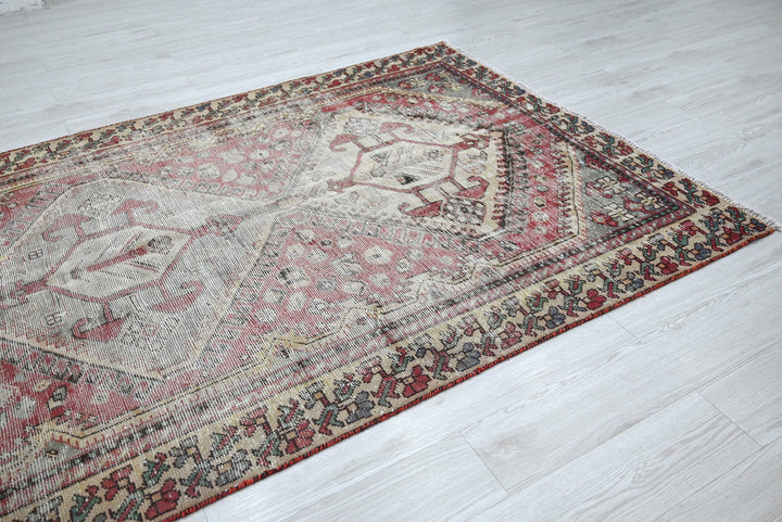 brown Large rug 4' 9" x 9' 8"