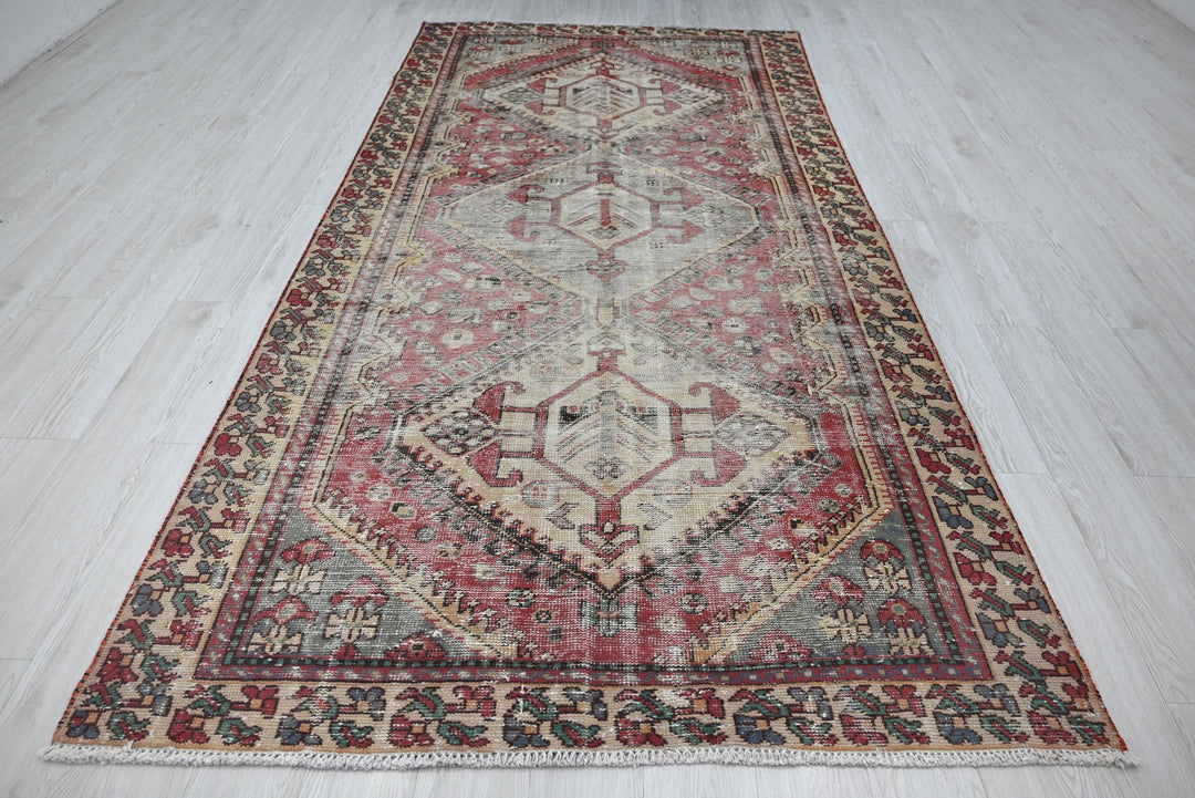 brown Large rug 4' 9" x 9' 8"