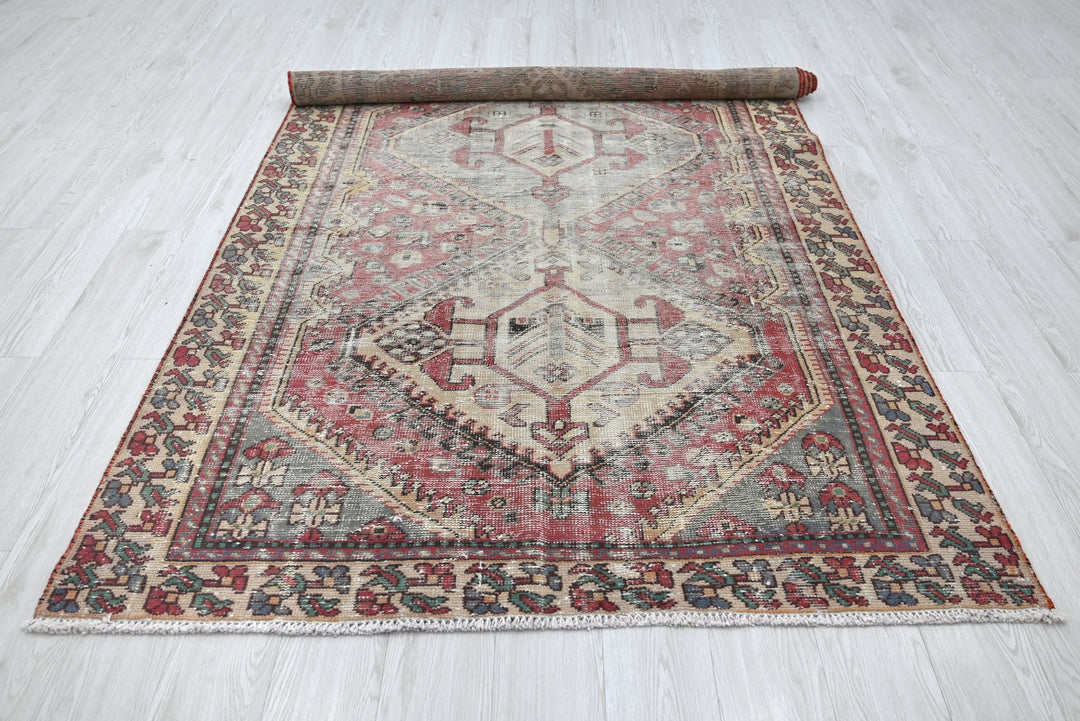 brown Large rug 4' 9" x 9' 8"