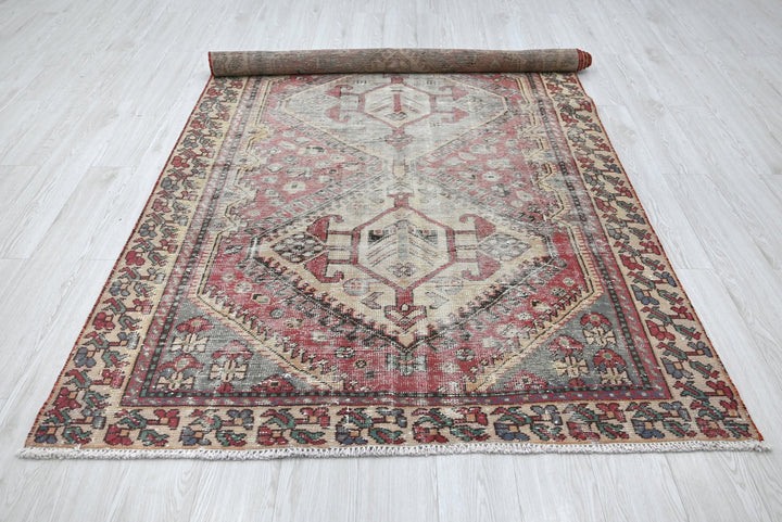 brown Large rug 4' 9" x 9' 8"