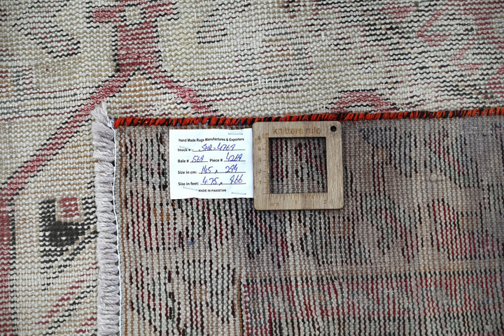 brown Large rug 4' 9" x 9' 8"