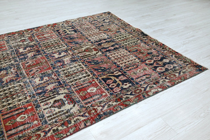 red Medium rug 5' 4" x 7' 8"