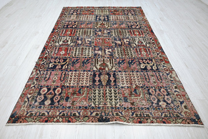 red Medium rug 5' 4" x 7' 8"