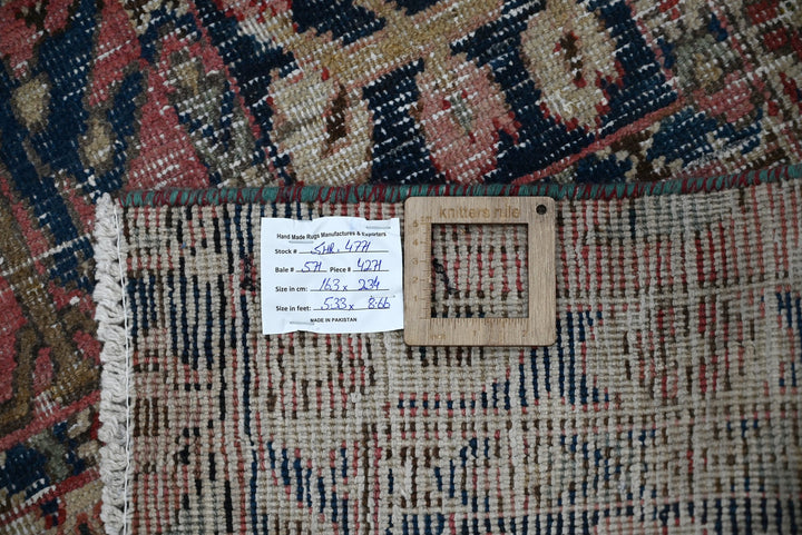 red Medium rug 5' 4" x 7' 8"