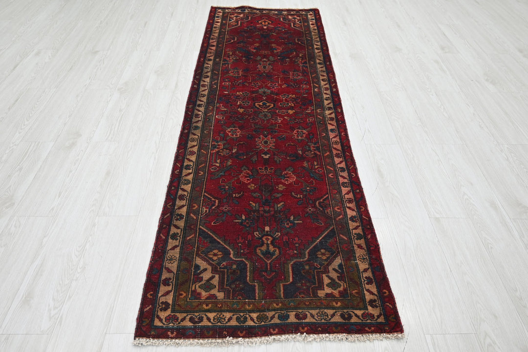 red Runner rug 2' 6" x 8' 4"
