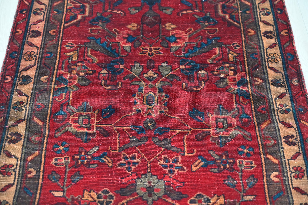 red Runner rug 2' 6" x 8' 4"