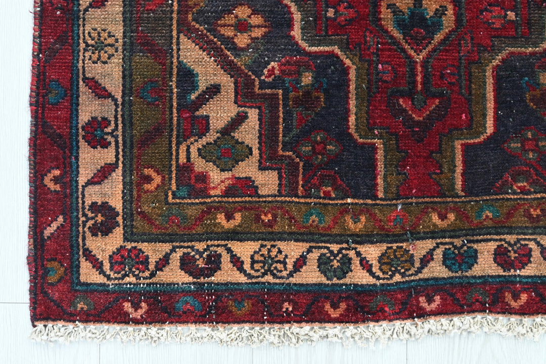 red Runner rug 2' 6" x 8' 4"
