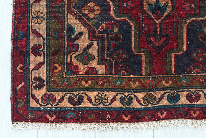 red Runner rug 2' 6" x 8' 4"