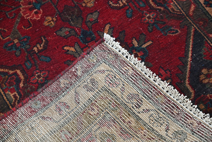 red Runner rug 2' 6" x 8' 4"