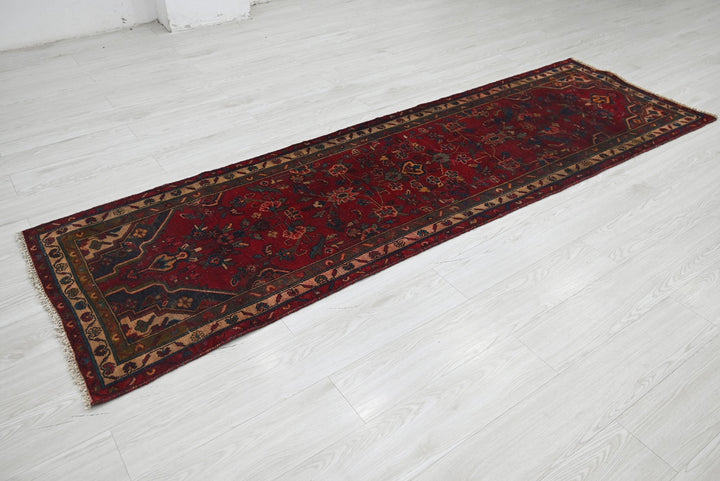 red Runner rug 2' 6" x 8' 4"