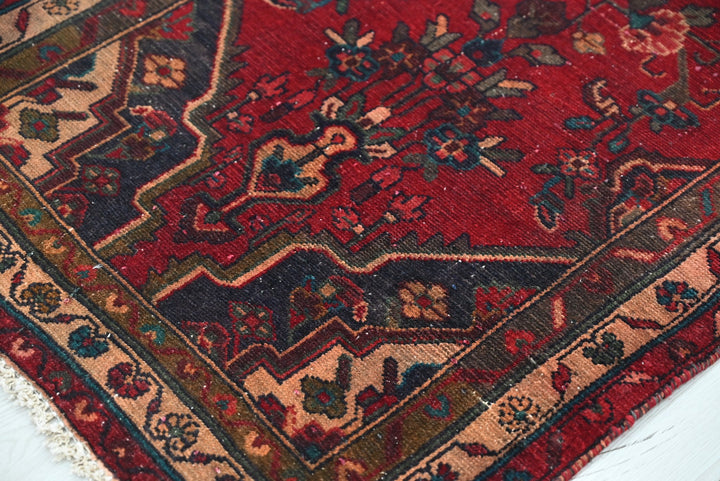 red Runner rug 2' 6" x 8' 4"