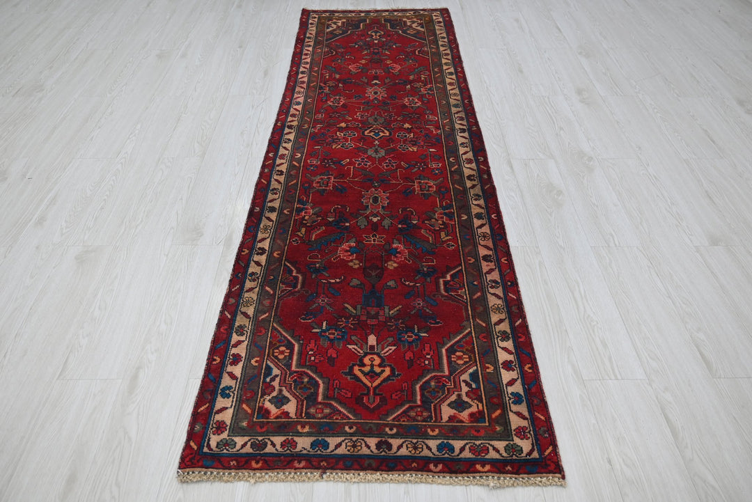 red Runner rug 2' 6" x 8' 4"