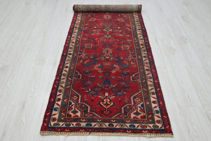 red Runner rug 2' 6" x 8' 4"