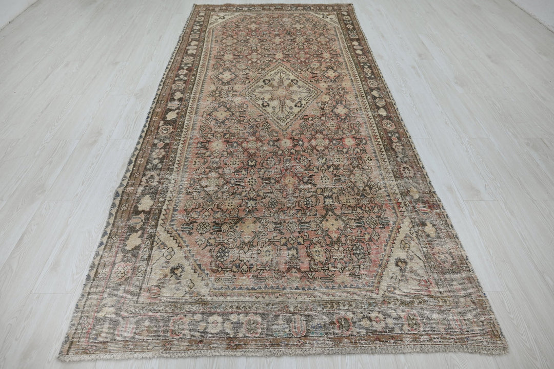brown Large rug 4' 8" x 10' 4"