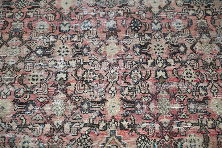brown Large rug 4' 8" x 10' 4"