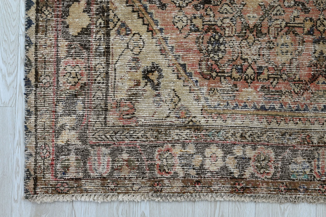 brown Large rug 4' 8" x 10' 4"