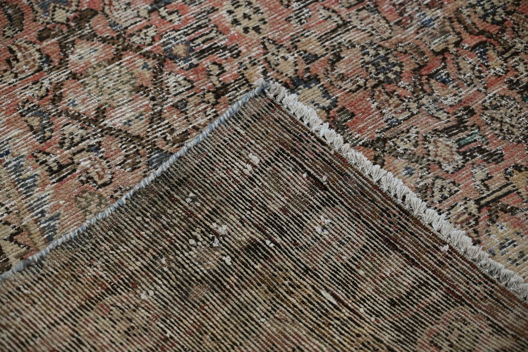 brown Large rug 4' 8" x 10' 4"