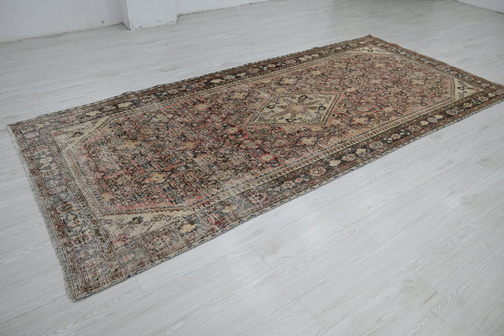 brown Large rug 4' 8" x 10' 4"