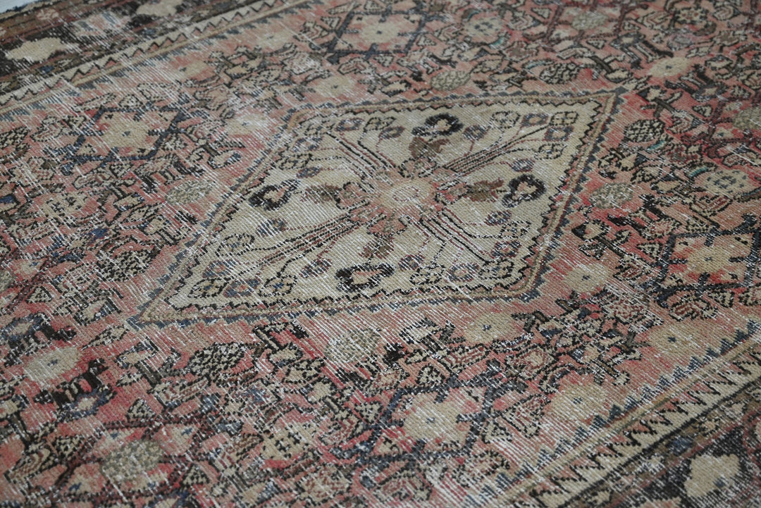 brown Large rug 4' 8" x 10' 4"