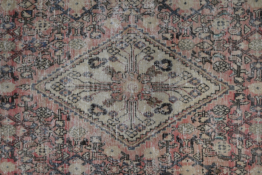 brown Large rug 4' 8" x 10' 4"