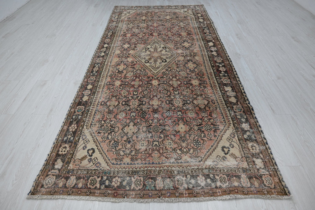 brown Large rug 4' 8" x 10' 4"