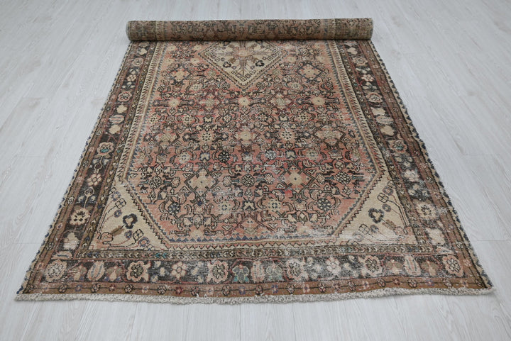 brown Large rug 4' 8" x 10' 4"