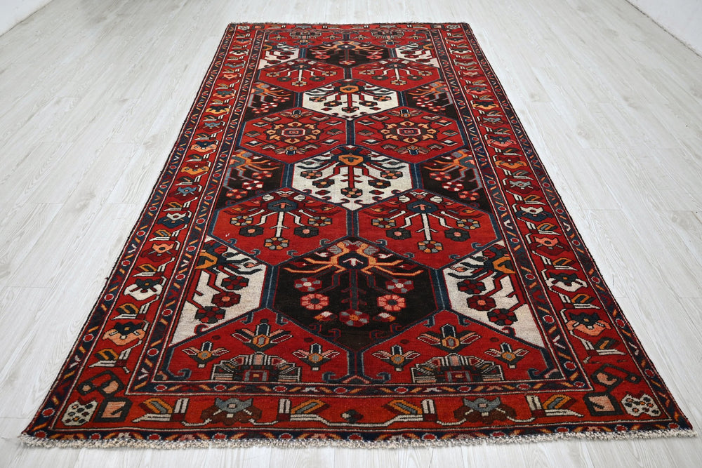 red Large rug 5' 4" x 9' 11"