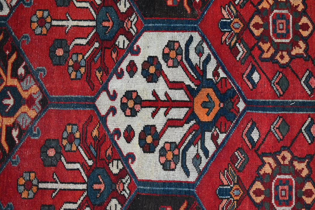 red Large rug 5' 4" x 9' 11"