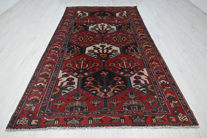 red Large rug 5' 4" x 9' 11"