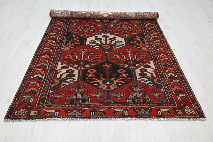 red Large rug 5' 4" x 9' 11"