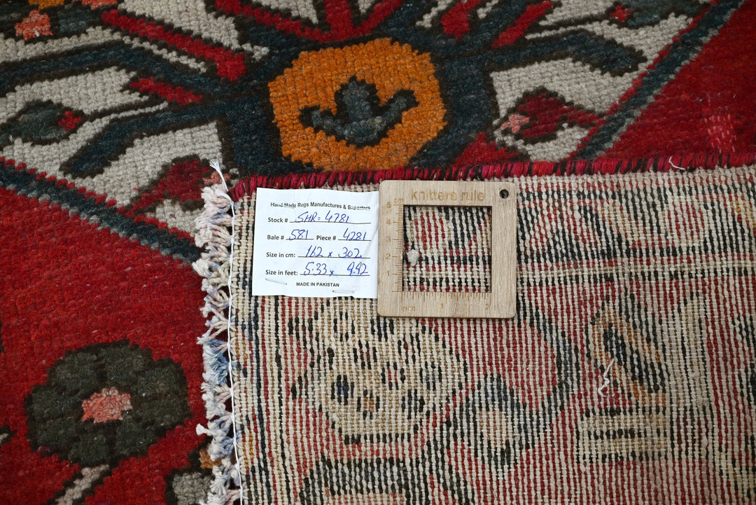 red Large rug 5' 4" x 9' 11"
