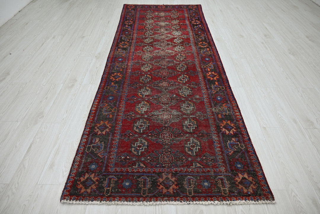 red Runner rug 4' 0" x 9' 9"