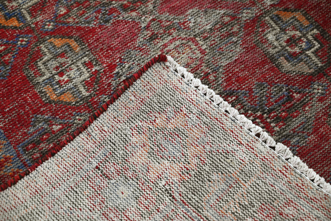 red Runner rug 4' 0" x 9' 9"