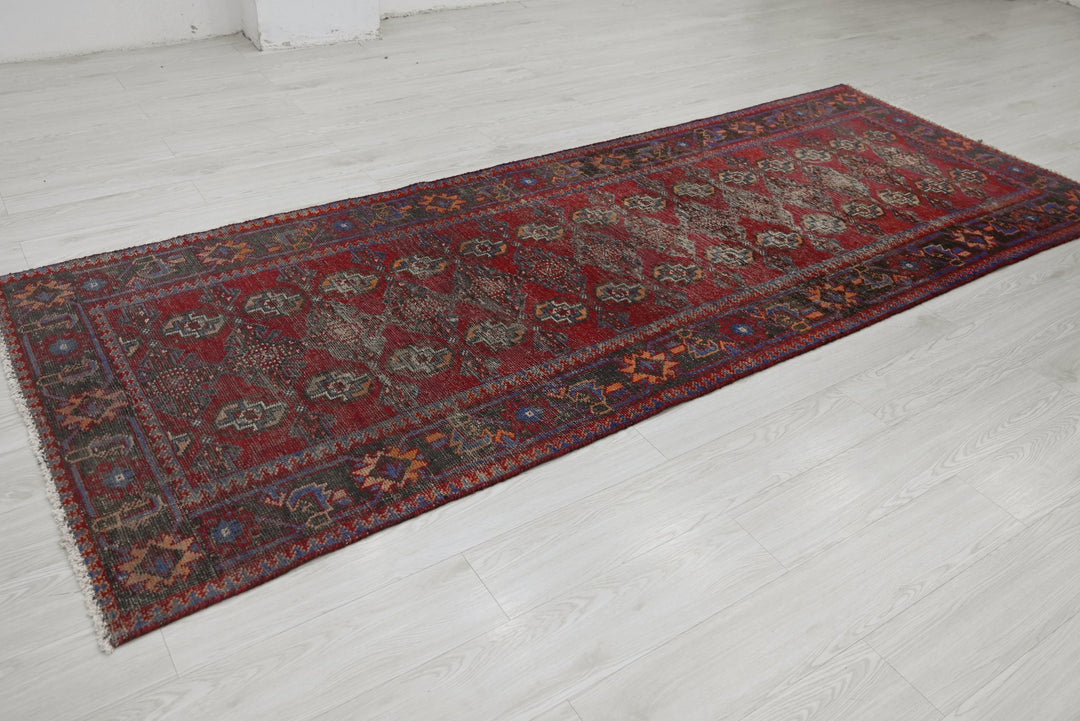 red Runner rug 4' 0" x 9' 9"