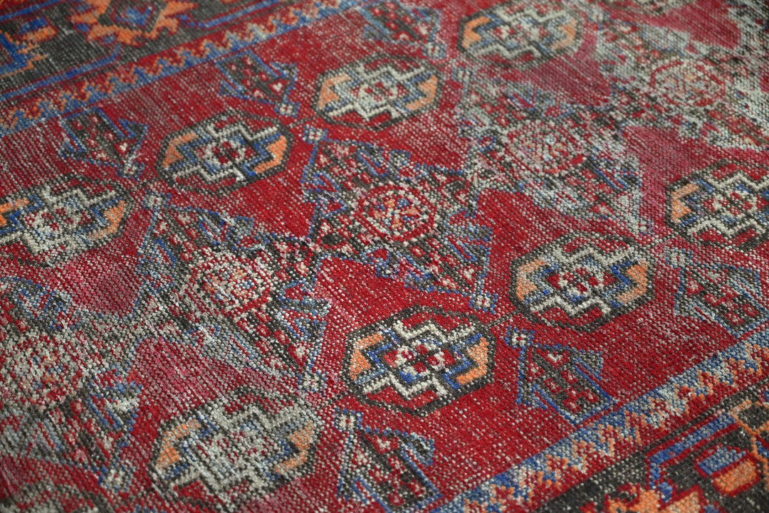 red Runner rug 4' 0" x 9' 9"