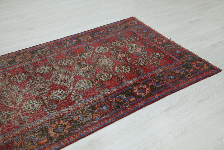 red Runner rug 4' 0" x 9' 9"