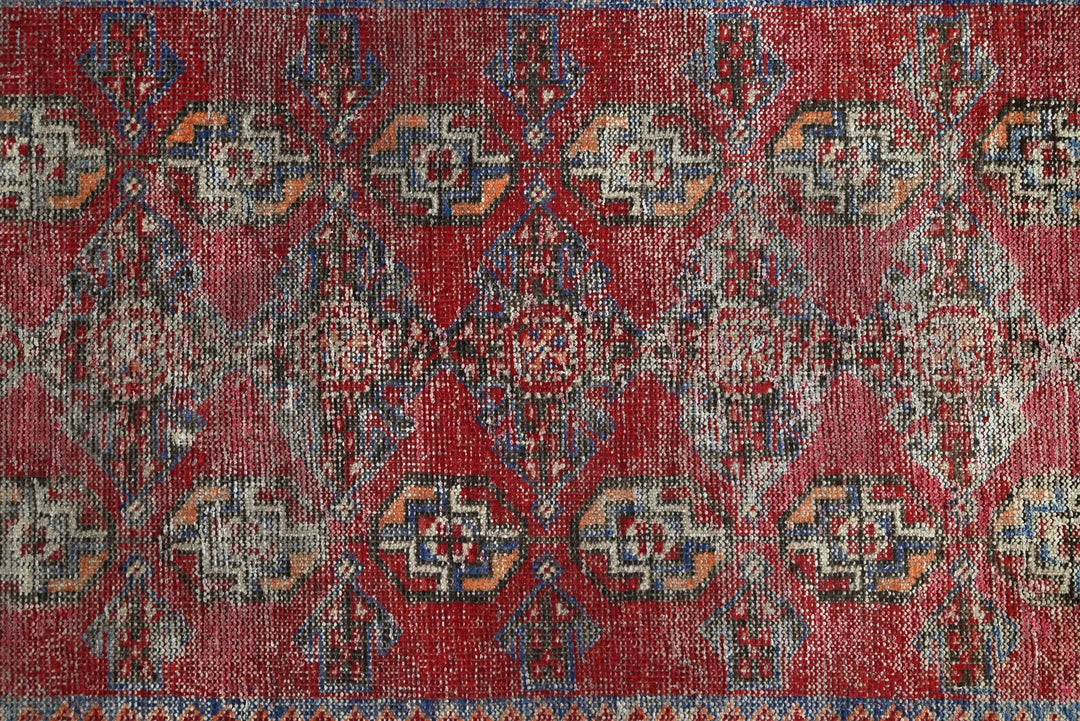 red Runner rug 4' 0" x 9' 9"