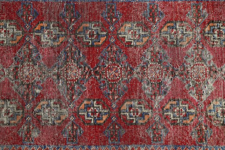 red Runner rug 4' 0" x 9' 9"