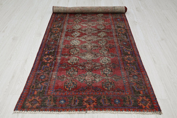 red Runner rug 4' 0" x 9' 9"