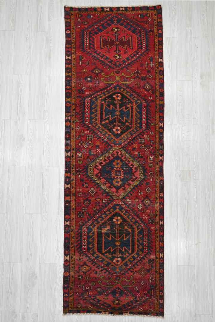 red Runner rug 2' 11" x 9' 11"