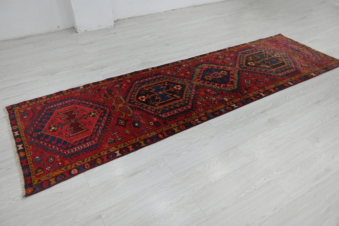 red Runner rug 2' 11" x 9' 11"