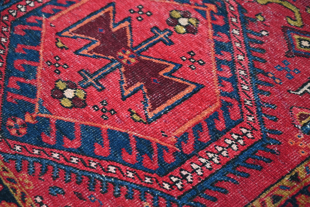 red Runner rug 2' 11" x 9' 11"