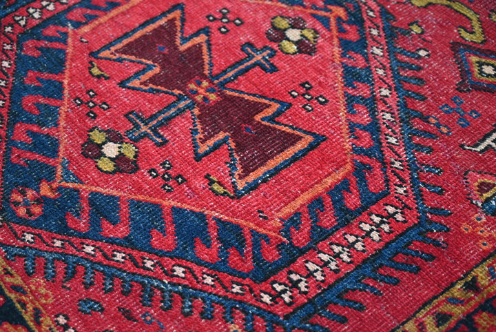 red Runner rug 2' 11" x 9' 11"
