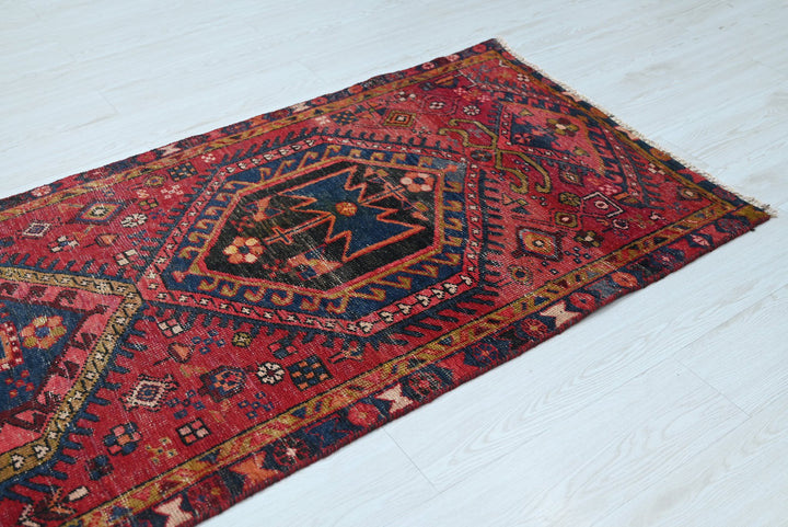 red Runner rug 2' 11" x 9' 11"