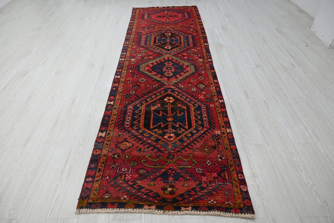red Runner rug 2' 11" x 9' 11"